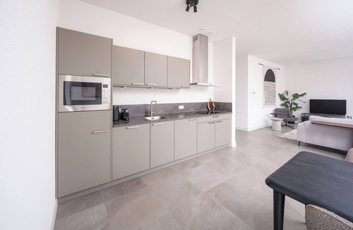 Zeewolde Casa | Enjoy luxury in the vacation villa Moon: 8-person villa with whirlpool, sauna and terrace by the water. Modern and spacious, ideal for a relaxing vacation!