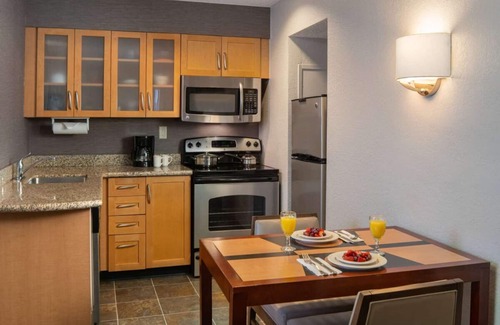Brentwood Apartamento | Enjoy Nashville With Your Family, Full Kitchen, Free Breakfast & Pool!