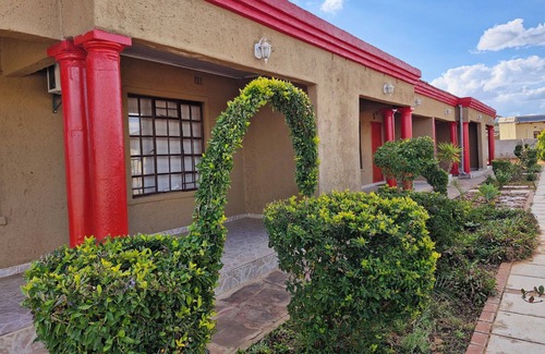 Serowe Casa | Enjoy Nature, Culture & Comfort in Spacious Standard, Suite & Family Rooms