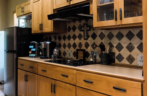 Wellborn Casa | Spacious 5-bedroom house in brilliant College Station with WiFi, AC