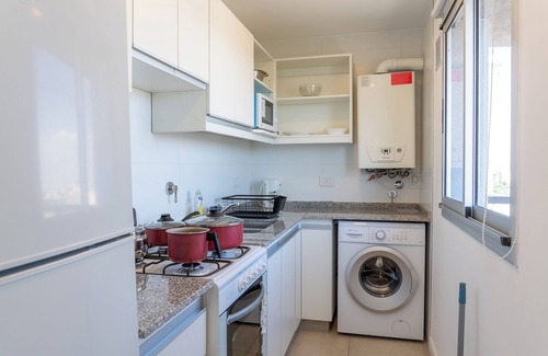 Comuna 10 Apartamento | Enjoy our apartment. Fully equipped kitchen, AC, TV, WiFi, and Queen bed.