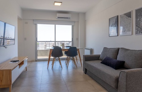 Comuna 10 Apartamento | Enjoy our apartment. Fully equipped kitchen, AC, TV, WiFi, and Queen bed.