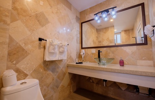 San Pedro Hotel | Enjoy our cozy room with gorgeous ocean views!