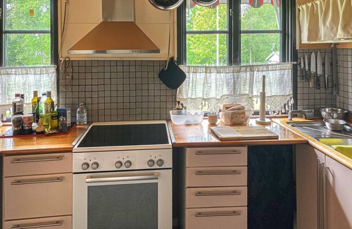 Degerfors Casa | Enjoy peace and relaxation in this comfortably furnished vacation home near the lake.