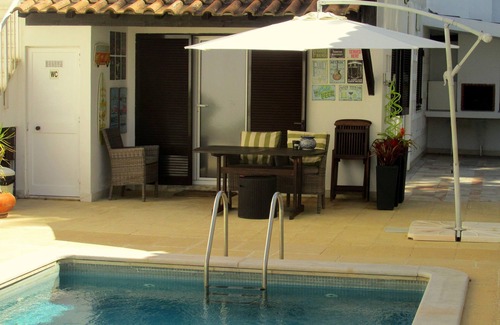 Parede Chalet De Esquí | Disfrute de privacidad con piscina y jardín a un paso de la playa