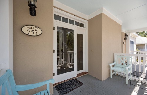 Debordieu Colony Villa | Disfrute relajándose en esta villa bien equipada con vistas al lago, a la piscina y a la primera calle