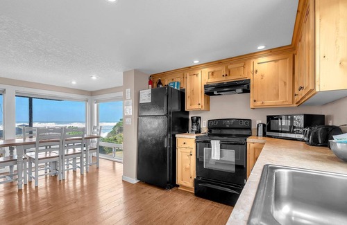 Gleneden Beach Casa | ¡Disfruta de Sands & Surf en "Neptune Beach", una vista al mar de 3 camas en Gleneden Beach!
