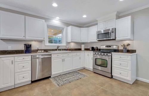 Pooler Casa | Enjoy Savannah 4BR w/King Bed