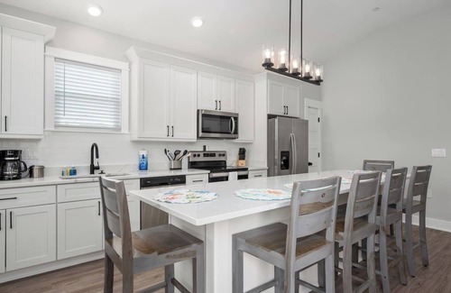 Corolla Village Condominio | Enjoy Sea Life! Steps to the Beach!