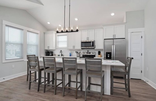 Corolla Village Condominio | Enjoy Sea Life! Steps to the Beach!