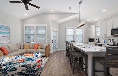 Corolla Village Condominio | Enjoy Sea Life! Steps to the Beach!