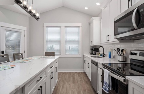 Corolla Village Condominio | Enjoy Sea Life! Steps to the Beach!
