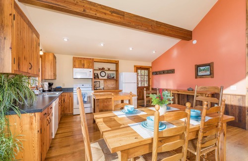 Rileyville Cabina | ¡Disfruta de noches estrelladas aisladas! Cerca de Luray, HotTub, WiFi, Discapacidad, Chimenea