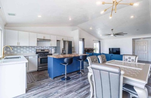 Canyon Country Casa | Enjoy Spectacular City and Mountain Views at the Florence Villa Retreat