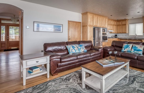 Gleneden Beach Casa | Enjoy the beach from this Ocean Front home with a Hot Tub and Large Deck