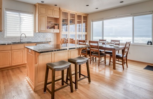 Gleneden Beach Casa | Enjoy the beach from this Ocean Front home with a Hot Tub and Large Deck