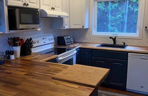 Markdale Chalet De Esquí | Enjoy the beautiful Getaway chalet and all the outdoor activities at Irish Lake!