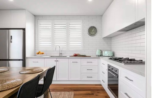 South Melbourne Casa | Enjoy the best of inner-bayside Melbourne in a sunny, fully renovated 3 BDR home