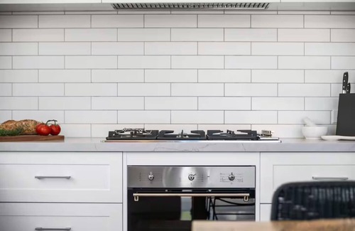 South Melbourne Casa | Enjoy the best of inner-bayside Melbourne in a sunny, fully renovated 3 BDR home