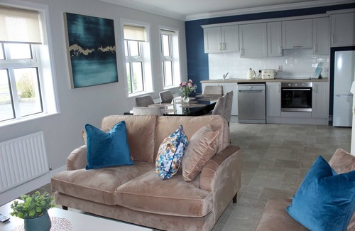 Doolin Casa | Enjoy the breathtaking view which you Relax at the Aran View Lodge