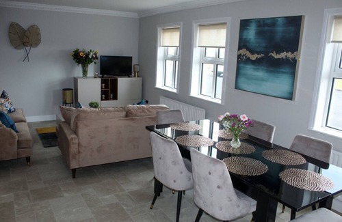 Doolin Casa | Enjoy the breathtaking view which you Relax at the Aran View Lodge