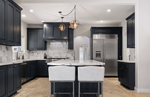 Woodland Hills Villa | Enjoy the California Sunshine