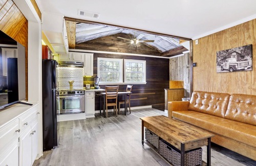 Shenandoah Casa | Enjoy the country views in the midst of the city!!