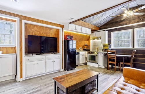 Shenandoah Casa | Enjoy the country views in the midst of the city!!
