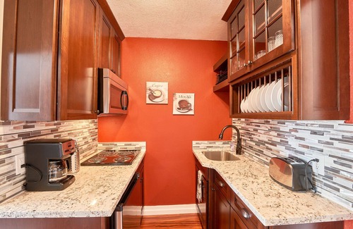 Newberg Apartamento | Disfruta del ambiente del centro de la ciudad en los apartamentos Yamhill Flats: Suite 3