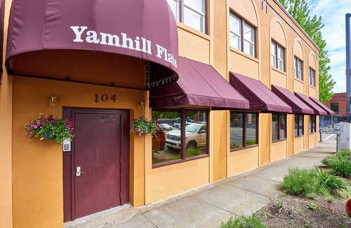 Newberg Apartamento | Disfruta del ambiente del centro de la ciudad en los apartamentos Yamhill Flats: Suite 3