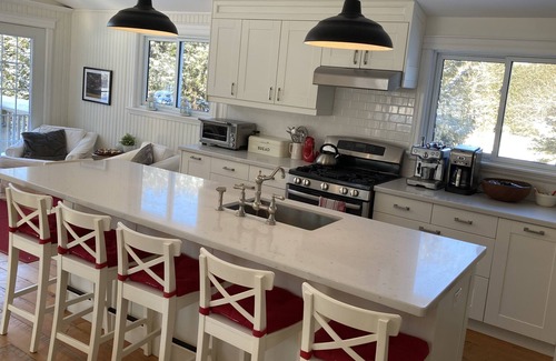 Flesherton Cabaña | Enjoy the Fall Colours in this Family-friendly Bungalow in the Woods