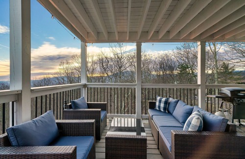Gatlinburg Chalet De Esquí | Spring has sprung @ amazing 2BR near Gatlinburg & Pigeon Forge! Hot Tub!