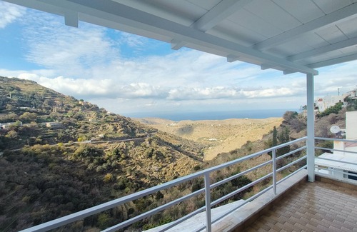 Ioulida Apartamento | Enjoy the greek cycladic sunset from our balcony in Kea!