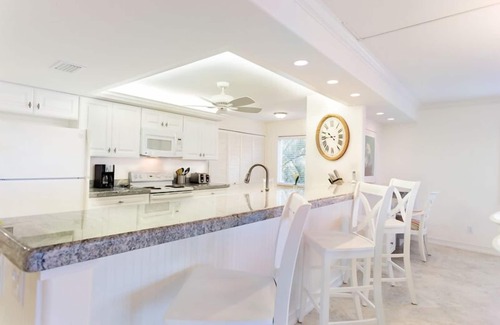 Sanibel Condominio | Disfrute de las vistas del Golfo desde este condominio de tres habitaciones totalmente remodelado.