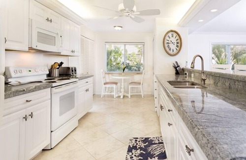 Sanibel Condominio | Disfrute de las vistas del Golfo desde este condominio de tres habitaciones totalmente remodelado.