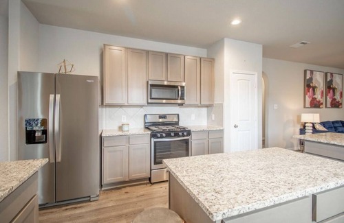 Conroe Casa | Enjoy the Holidays or Family Vacation Close to Six Flag Hurricane Harbor