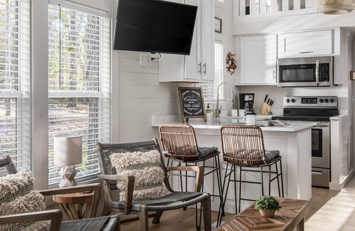 Tracy City Casa | Enjoy the lake & mountain retreat at The Water & Woods Tiny Home