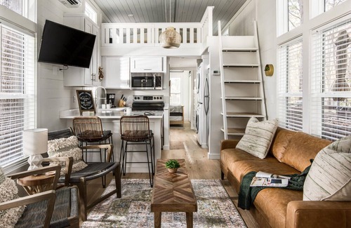 Tracy City Casa | Enjoy the lake & mountain retreat at The Water & Woods Tiny Home