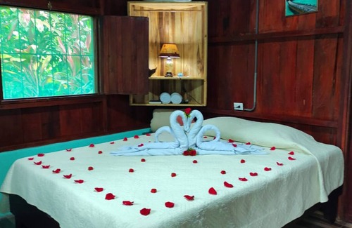 Katira Hotel | Disfruta de la naturaleza en Posada Río Celeste La Amistad