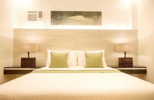 Yapak Complejo | Enjoy the tranquility of a beachfront resort in Boracay Island.