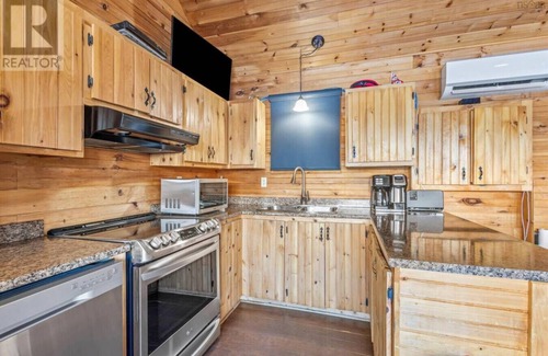 Mount Uniacke Casa | Enjoy the ultimate retreat with a hot tub, fire pits, a cold plunge, and sauna