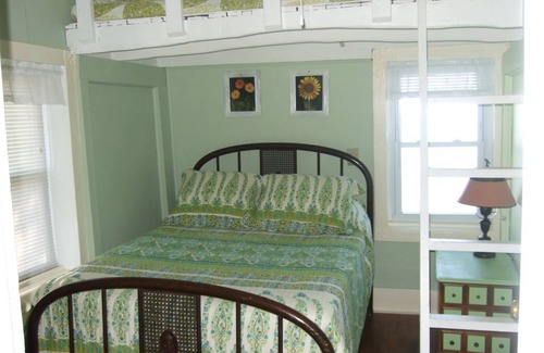 Mitiwanga Otro | Enjoy the View From this Charming Lakefront House in Private Park