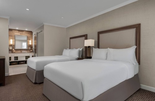 Napa Hotel | Enjoy the Vineyards of Northern California! 2 Spacious Suites w/ Kitchen!