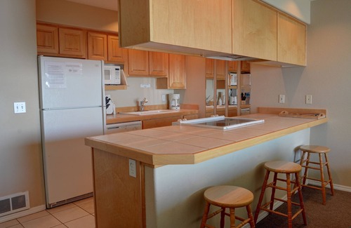 Lincoln City Condominio | Disfrutar de este segundo condominio de piso con vistas impresionantes de la costa en Lincoln City!