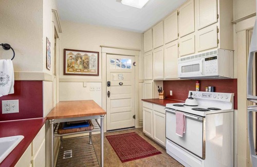 McMinnville Casa | Great Deals on Summer Stays!