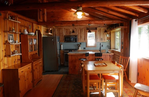 Pine Brook Cabina | Enjoy this Wonderful cabin on Spec Lake!