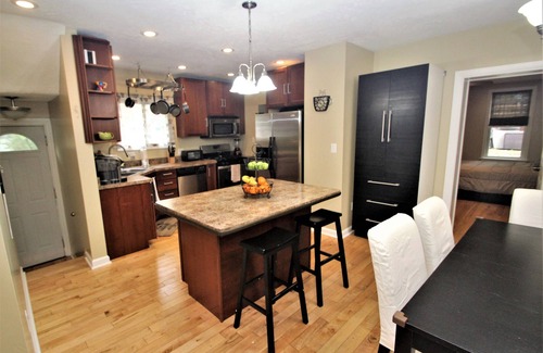 Squirrel Hill South Casa | Enjoy Urban Living at our Steel City Getaway w/ Seasonal Hot Tub!
