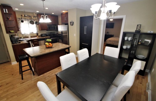 Squirrel Hill South Casa | Enjoy Urban Living at our Steel City Getaway w/ Seasonal Hot Tub!