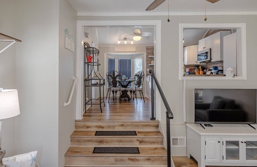 Upper Grand Lagoon Casa | Enjoy your quiet vacation at Butler's Beach Retreat!