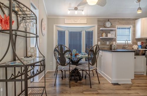 Upper Grand Lagoon Casa | Enjoy your quiet vacation at Butler's Beach Retreat!